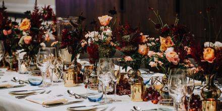 dinner table floral arrangements